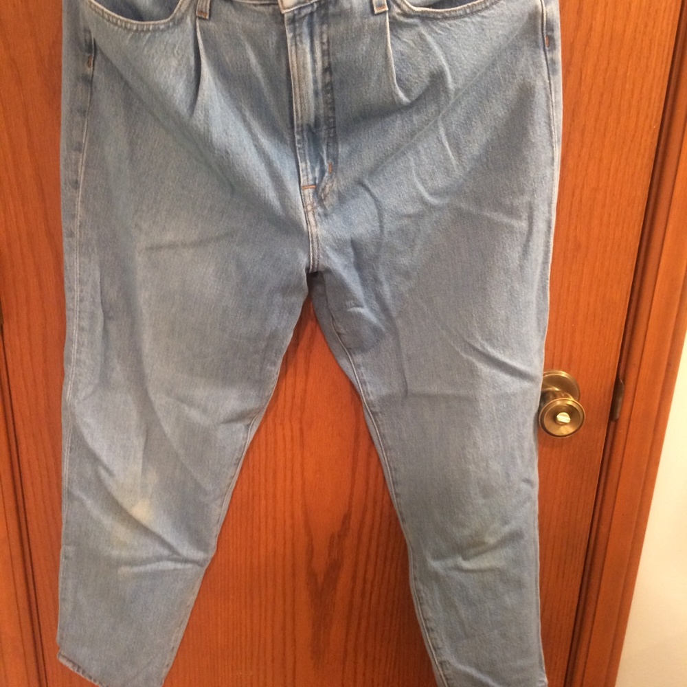 Pleat-Front High-Rise Peg Jean In Innocence - Picture 6 of 7